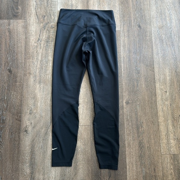 Nike Dri Fit athletic leggings. Women’s size medium. Black. Great condition! - Picture 6 of 9